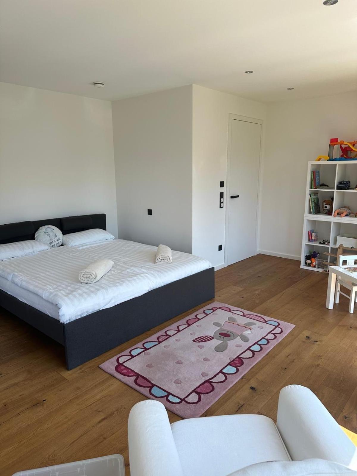 Outstanding 9 Bedroom With Pool In * München